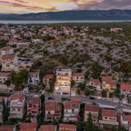 Luxury Fleur With Pool