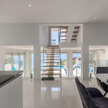 Luxury Fleur With Pool Drage