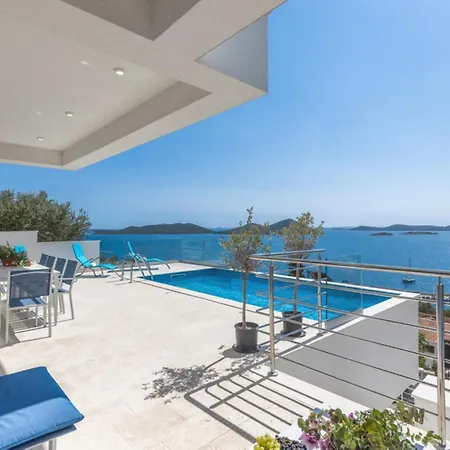 Luxury Fleur With Pool Βίλα *