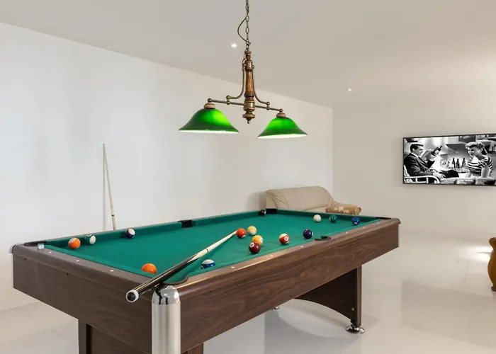 Luxury Fleur With Pool Villa Drage