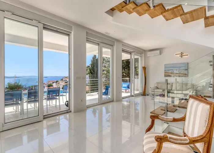 Luxury Fleur With Pool Villa