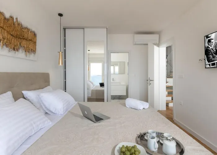 Luxury Fleur With Pool Villa *