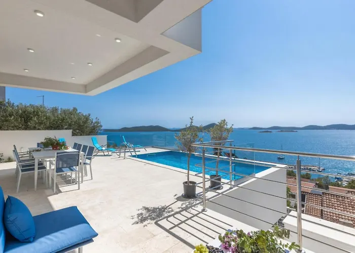 Luxury Fleur With Pool Villa *