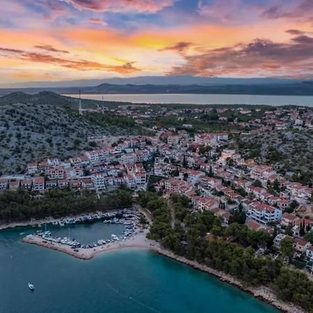 Luxury Fleur With Pool