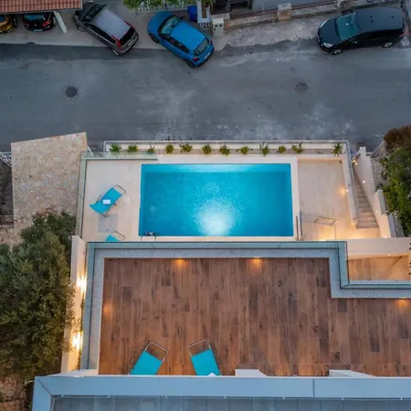 וילה Luxury Fleur With Pool