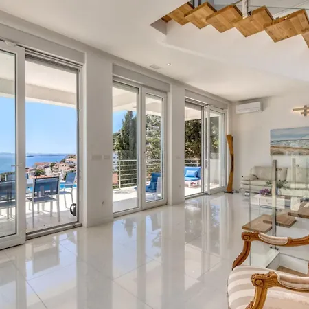 Luxury Fleur With Pool Villa