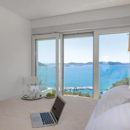 Luxury Fleur With Pool Villa