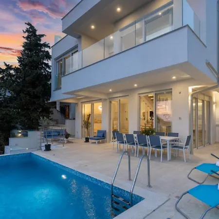 וילה Luxury Fleur With Pool