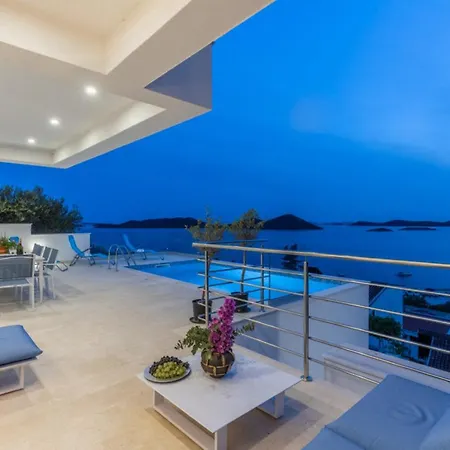 Luxury Fleur With Pool Villa Drage
