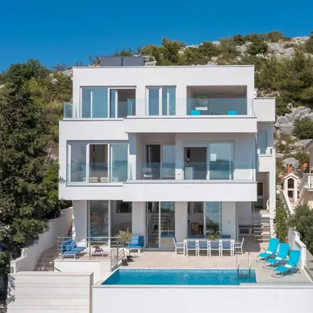 וילה Luxury Fleur With Pool דראגה