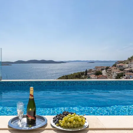 וילה Luxury Fleur With Pool