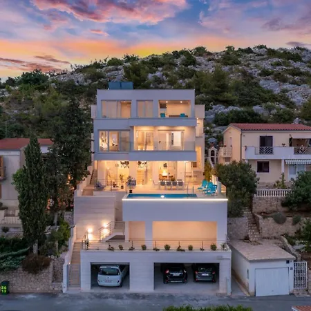 וילה Luxury Fleur With Pool