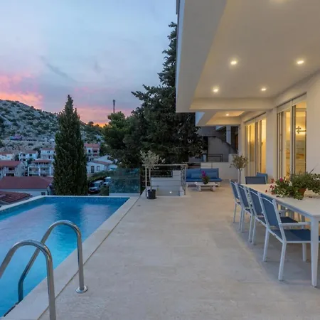 וילה Luxury Fleur With Pool
