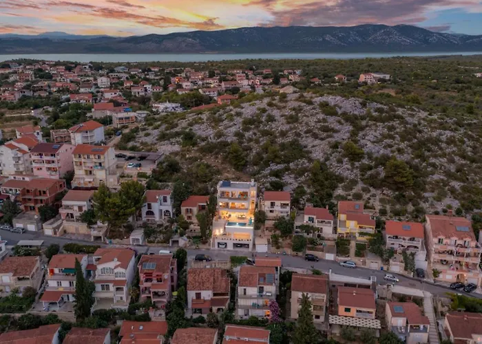 Luxury Fleur With Pool