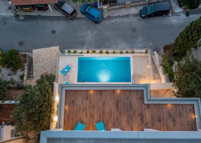 Вилла Luxury Fleur With Pool