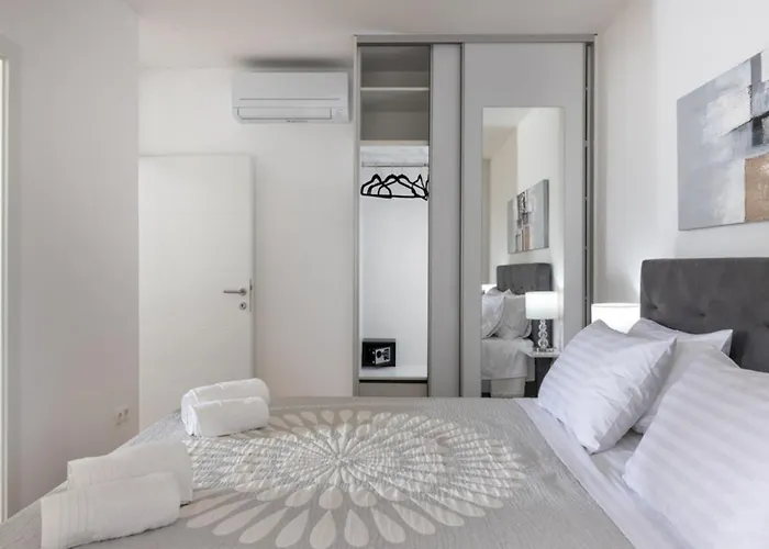 Вилла Luxury Fleur With Pool Драге