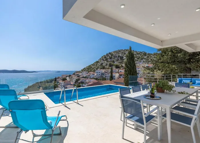 Luxury Fleur With Pool Драге