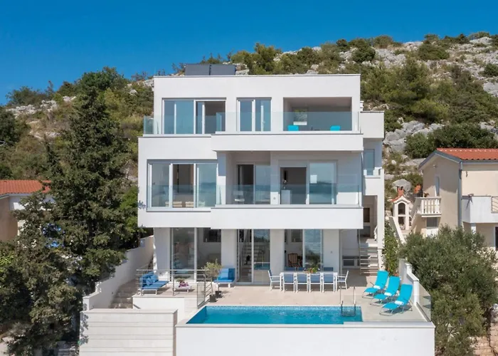 Вилла Luxury Fleur With Pool Драге